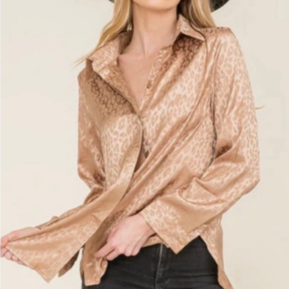 NWT Acoa Collection Beige/Tan Leopard Animal Print Button‎ Down Blouse Small